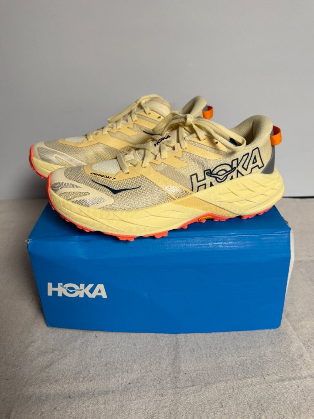NEW IN BOX 9.5 HOKA SPEEDGOAT 7 VINTAGE YELLOW NEON FLAME SHOES SNEAKERS